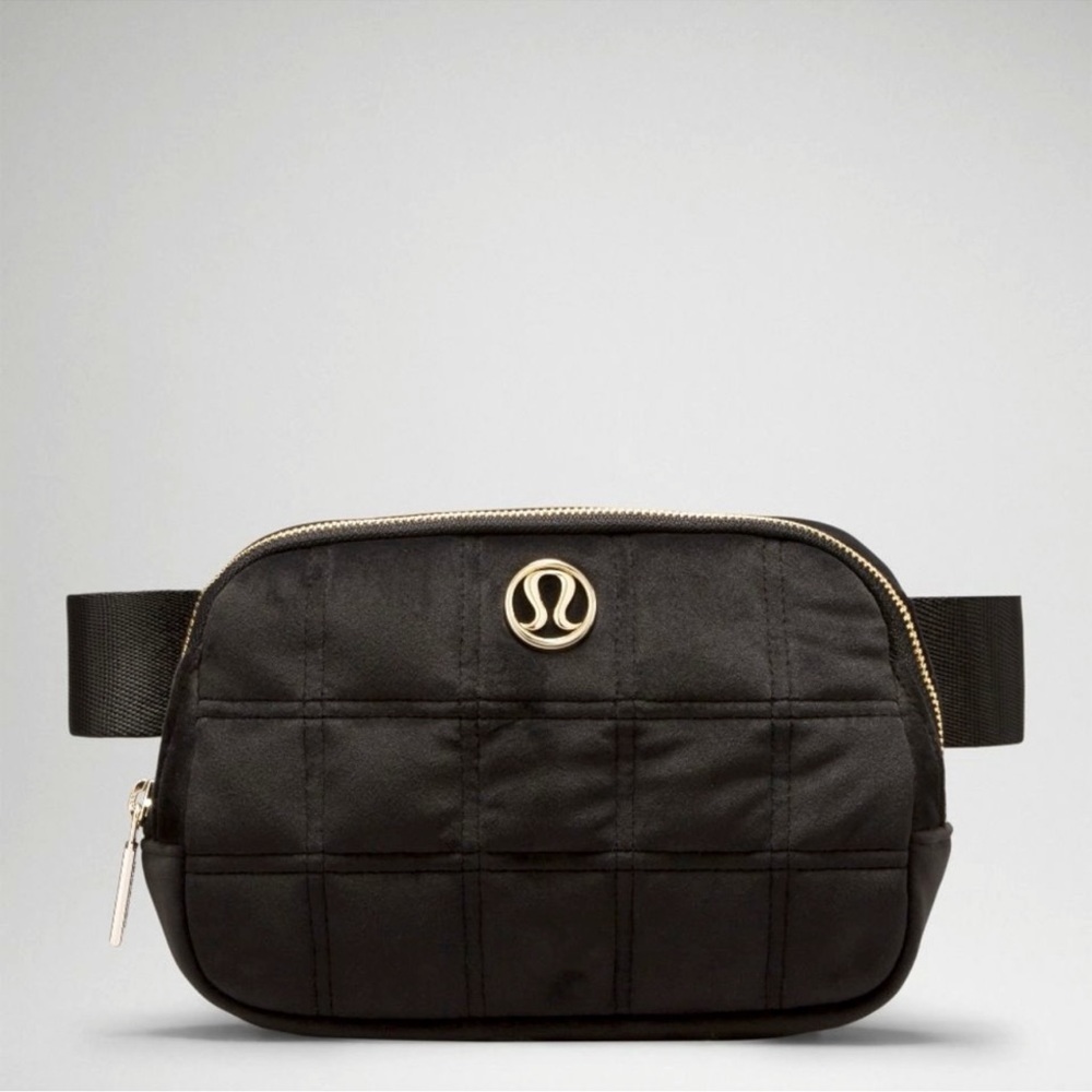 1L Black/Gold Lululemon Everywhere Belt Bag NWT